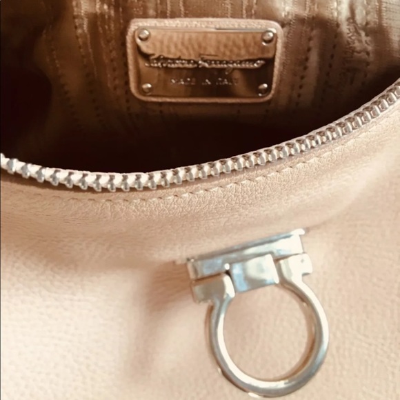 Salvatore Ferragamo handbag - Picture 5 of 11